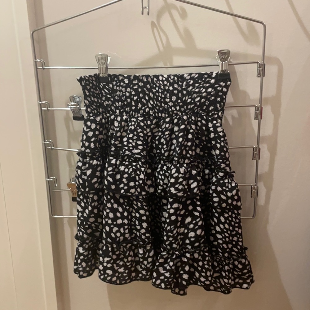 Black and white mini skirt. XS.